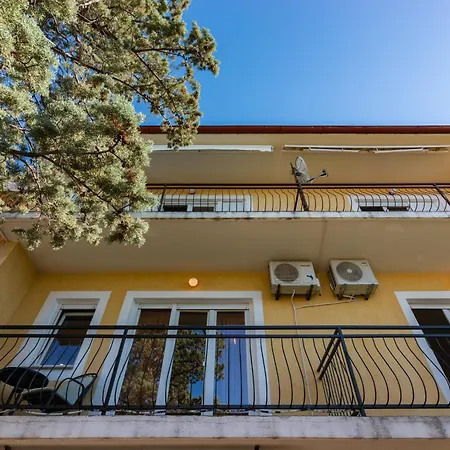 Apartman With Parking Space - 2416 *