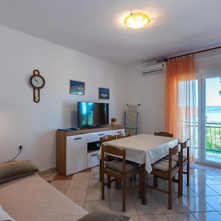 With Parking Space - 2416 Apartman Novi Vinodolski