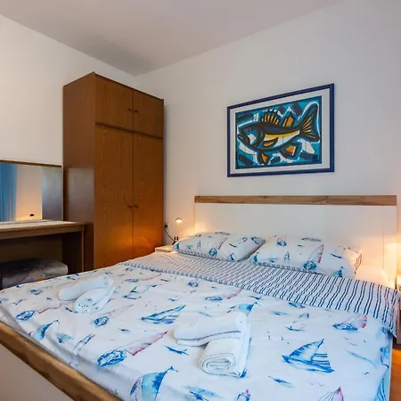 Apartman With Parking Space - 2416